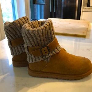UGG tan booties…. Worn a couple of times in very good condition…. Size 8…..,